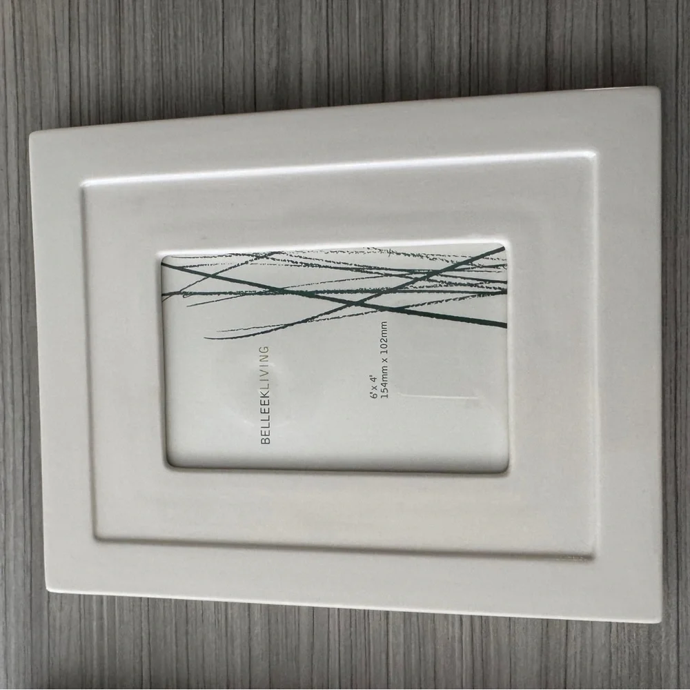 (NWB) Belleek Living Beautiful 6 x 4 Stepped Frame Offwhite